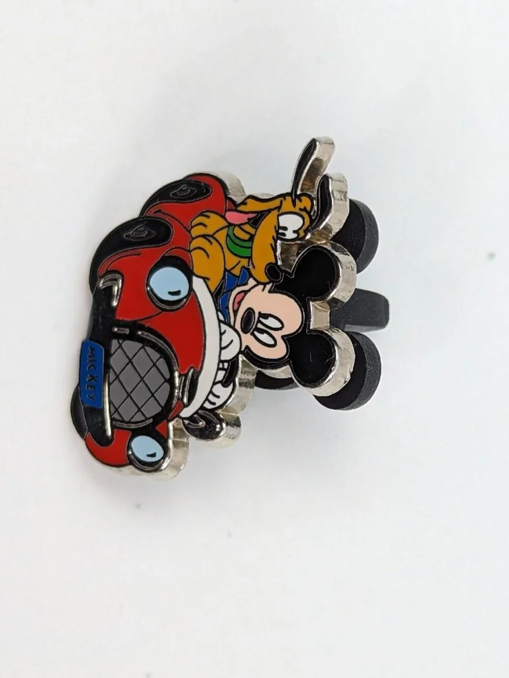 DISNEY AND AAA TRAVEL PIN -- MICKEY MOUSE AND PLUTO IN A RED CAR -- 2003